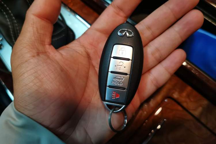 Used Infiniti QX80 2016 5.6L 4WD Vehicle Key