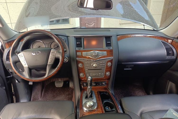 Used Infiniti QX80 2016 5.6L 4WD Center Console