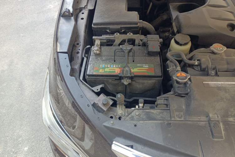 Used Infiniti QX80 2016 5.6L 4WD Engine Bay Right