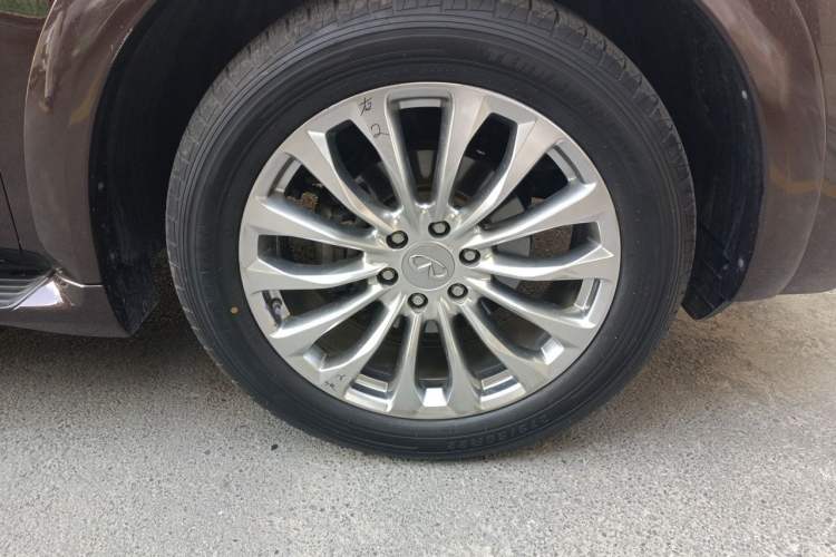 Used Infiniti QX80 2016 5.6L 4WD Right Front Wheel Hub
