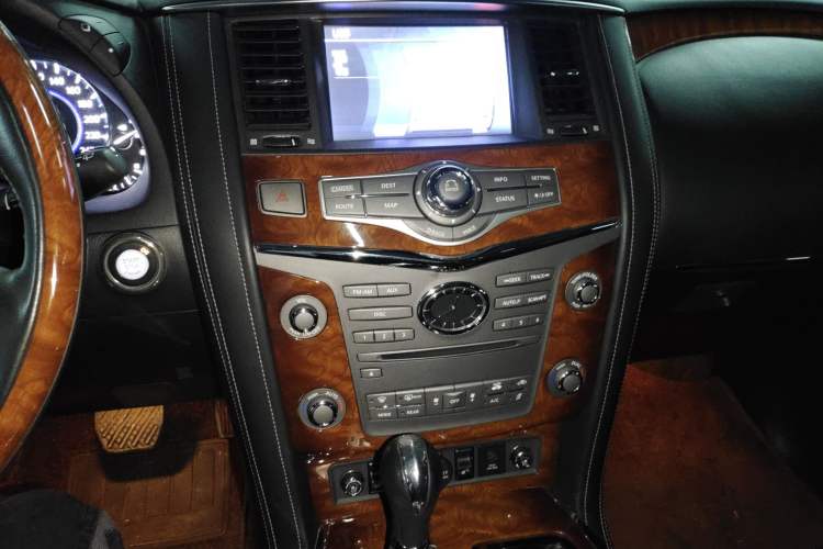 Used Infiniti QX80 2016 5.6L 4WD Audio And AC Panel