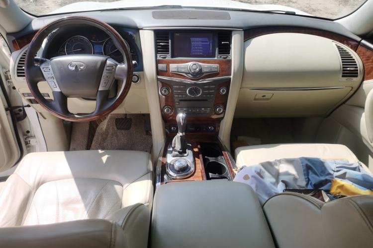 Used Infiniti QX80 2016 5.6L 4WD Center Console