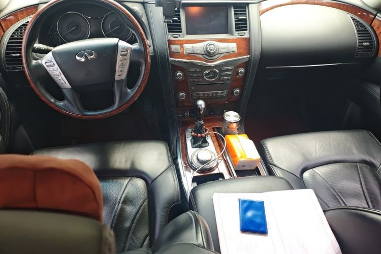 Used Infiniti QX80 2016 5.6L 4WD Center Console