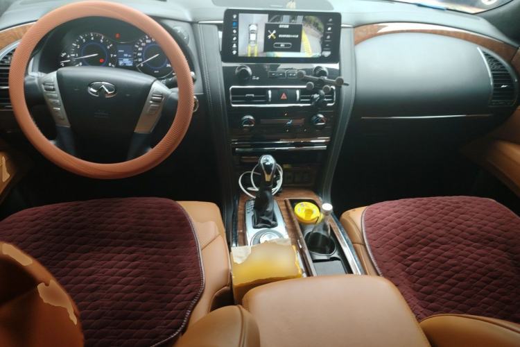 Used Infiniti QX80 2016 5.6L 4WD Center Console