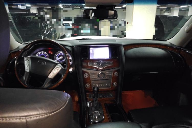 Used Infiniti QX80 2016 5.6L 4WD Center Console