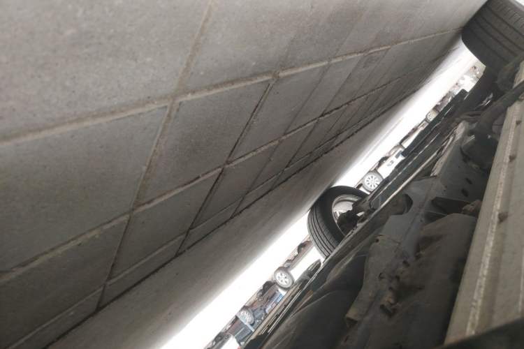 Used Infiniti QX80 2016 5.6L 4WD Chassis Rear Left