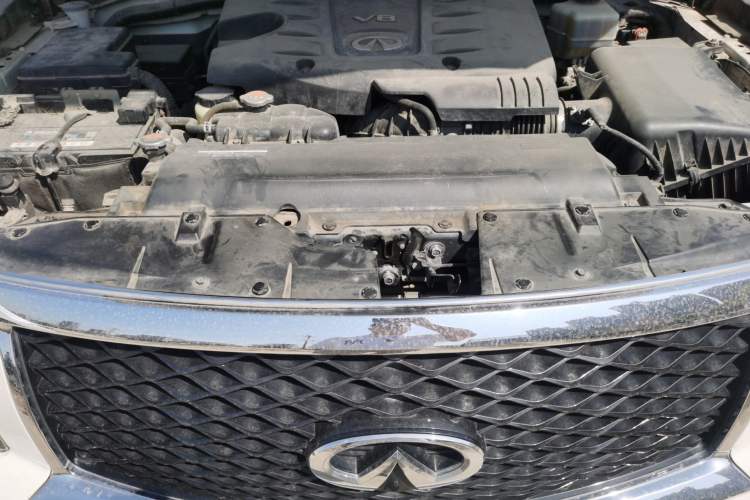 Used Infiniti QX80 2016 5.6L 4WD Engine Bay
