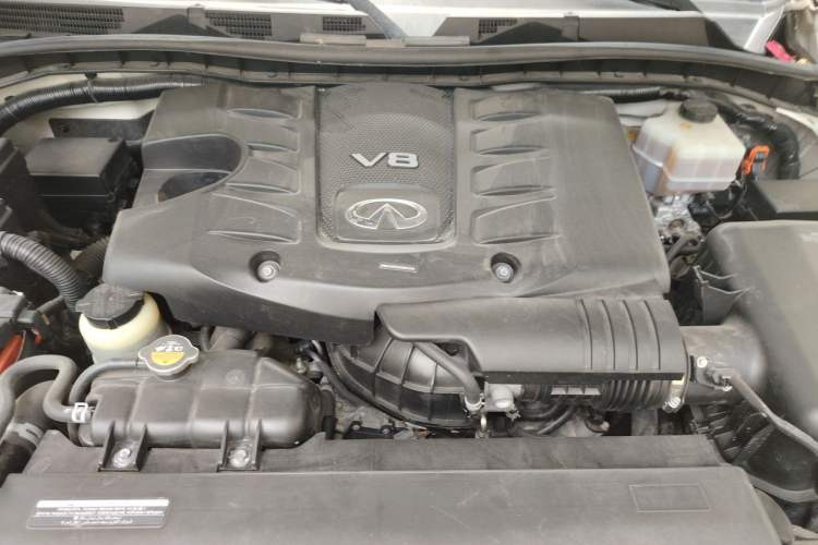 Used Infiniti QX80 2016 5.6L 4WD Engine Bay