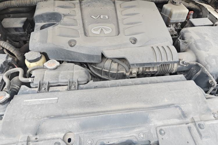 Used Infiniti QX80 2016 5.6L 4WD Engine Bay