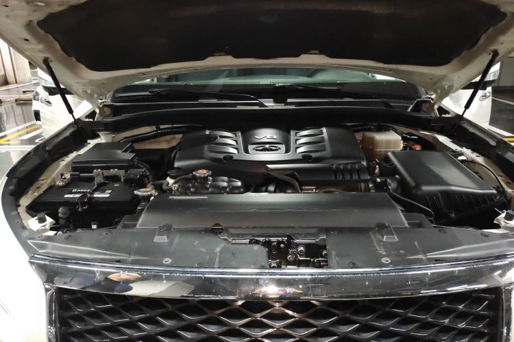 Used Infiniti QX80 2016 5.6L 4WD Engine Bay