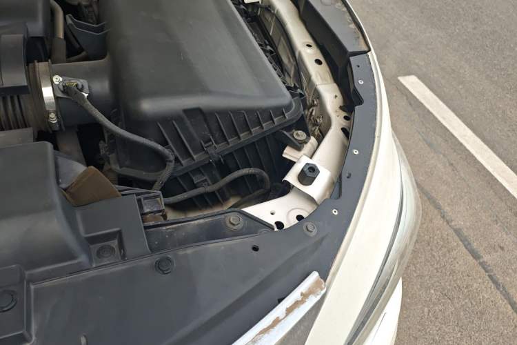 Used Infiniti QX80 2016 5.6L 4WD Engine Bay Left