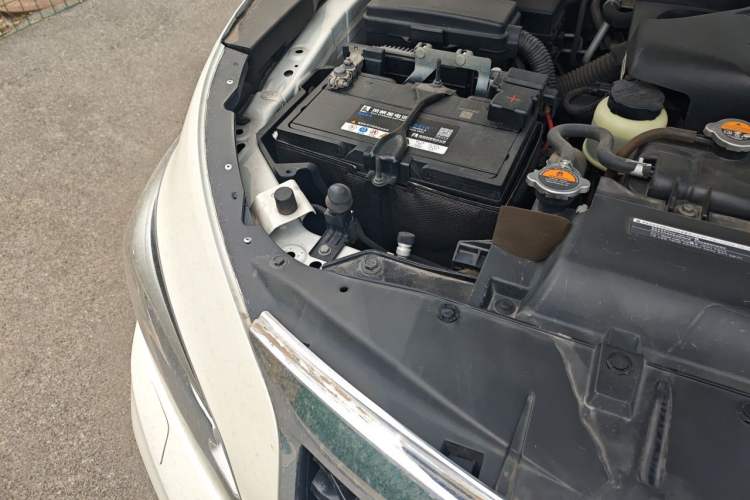 Used Infiniti QX80 2016 5.6L 4WD Engine Bay Right
