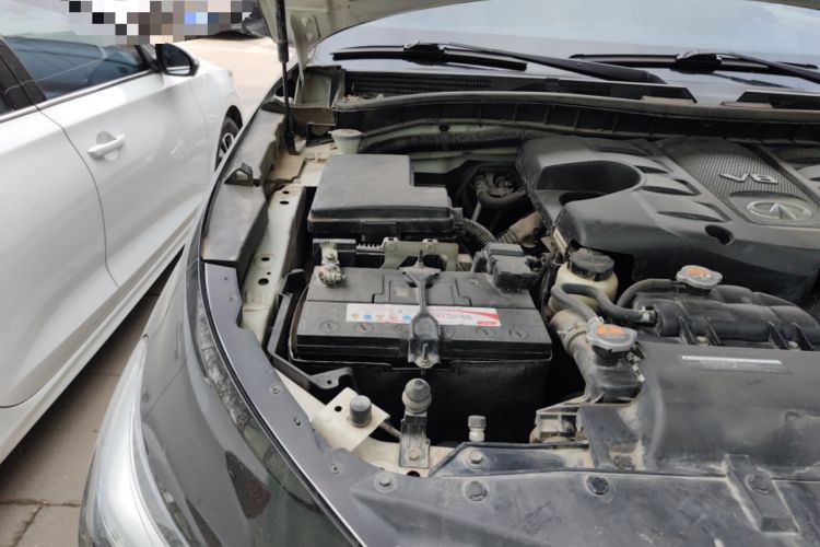 Used Infiniti QX80 2016 5.6L 4WD Engine Bay Right