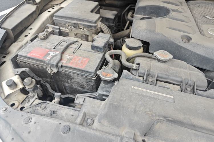 Used Infiniti QX80 2016 5.6L 4WD Engine Bay Right