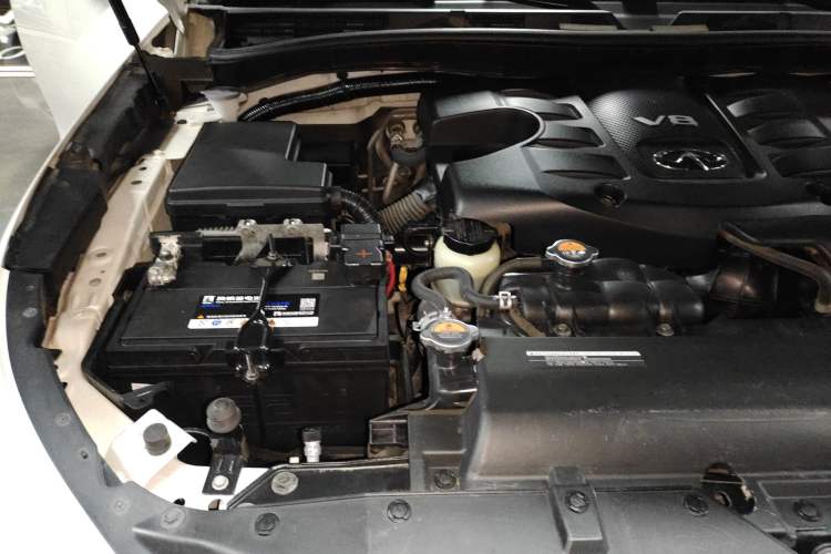 Used Infiniti QX80 2016 5.6L 4WD Engine Bay Right