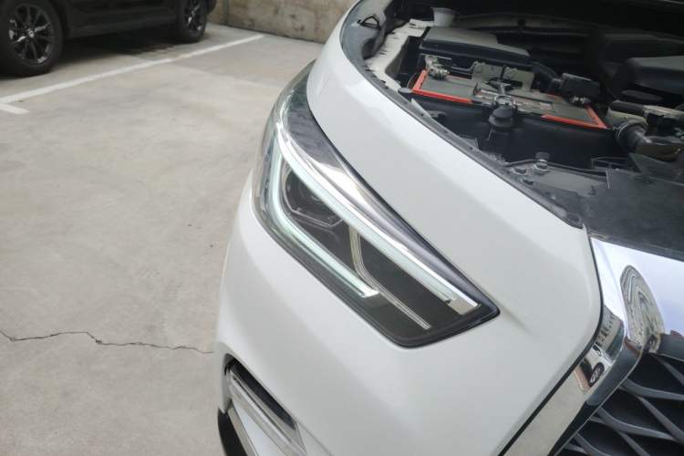 Used Infiniti QX80 2016 5.6L 4WD Right Front Headlight