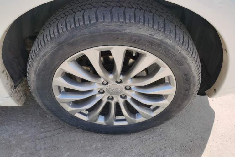 Used Infiniti QX80 2016 5.6L 4WD Right Front Wheel Hub