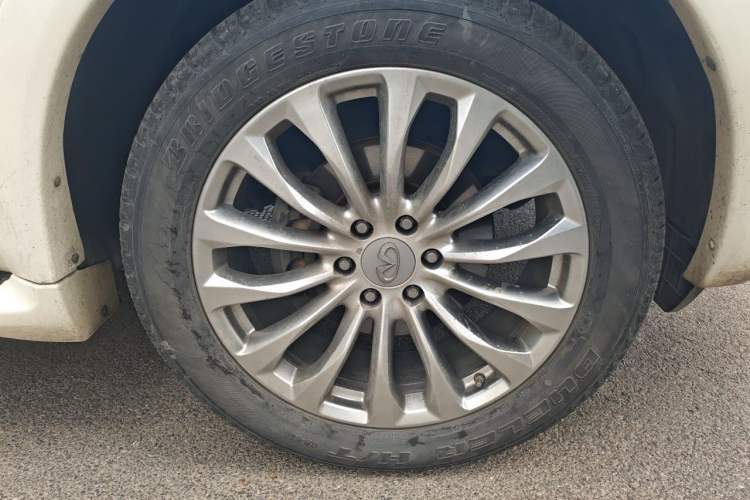 Used Infiniti QX80 2016 5.6L 4WD Right Front Wheel Hub