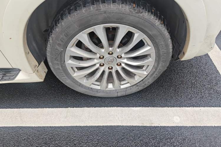 Used Infiniti QX80 2016 5.6L 4WD Right Front Wheel Hub