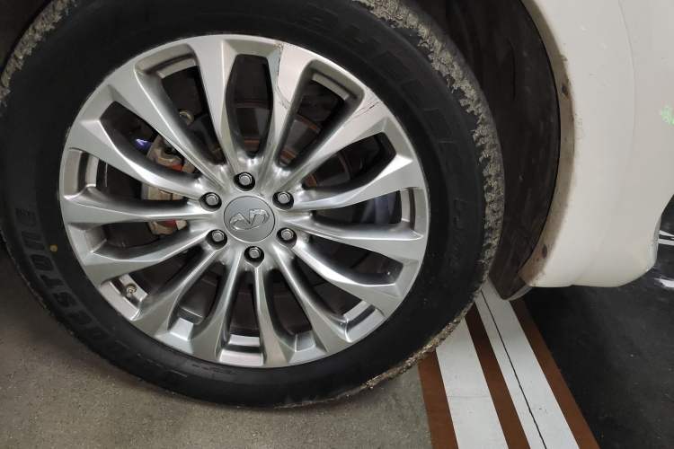 Used Infiniti QX80 2016 5.6L 4WD Right Front Wheel Hub