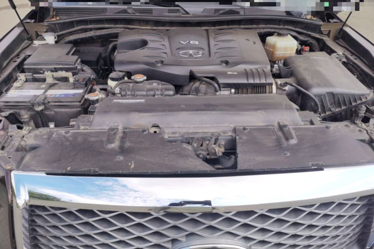 Used Infiniti QX80  Engine Bay