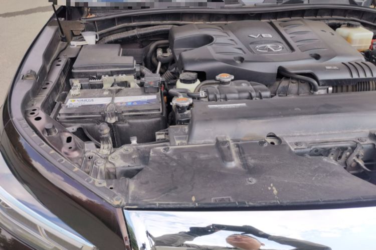Used Infiniti QX80  Engine Bay Right