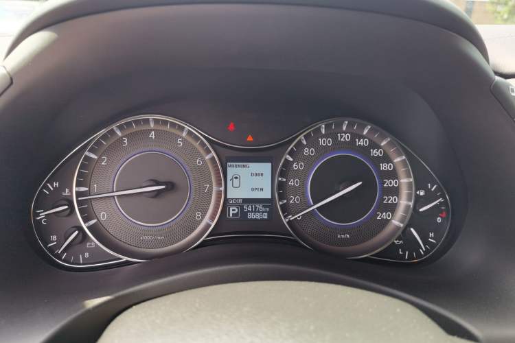 Used Infiniti QX80  Instrument Cluster