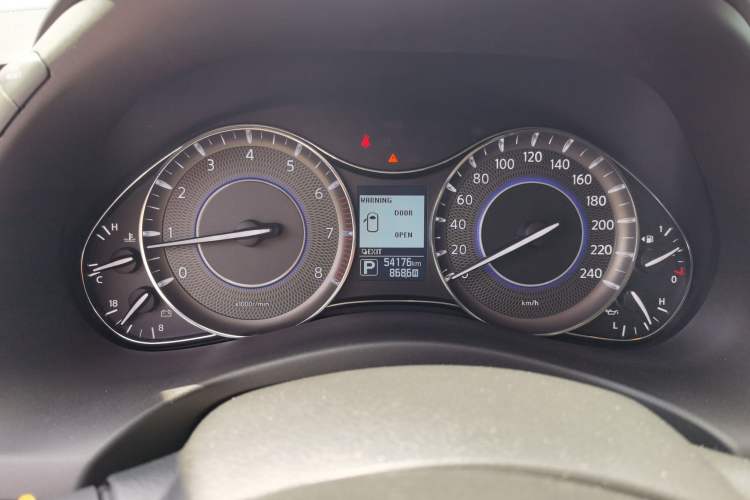 Used Infiniti QX80  Odometer Close Up