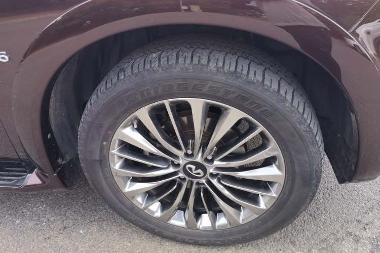 Used Infiniti QX80  Right Front Wheel Hub