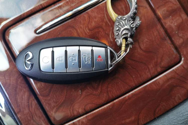 Used Infiniti QX80  Vehicle Key