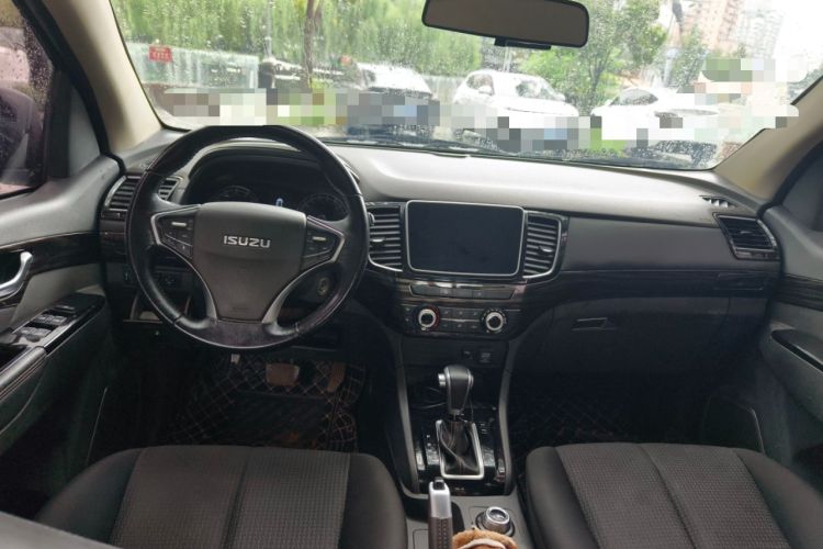 Used Isuzu D-MAX 2022 2.5T Four-Wheel Drive Automatic Diesel Ultra-Luxury Extended Version JE4D25Q6A Center Console
