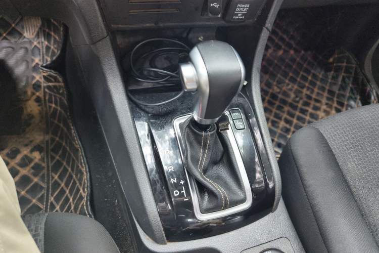 Used Isuzu D-MAX 2022 2.5T Four-Wheel Drive Automatic Diesel Ultra-Luxury Extended Version JE4D25Q6A Gear Lever