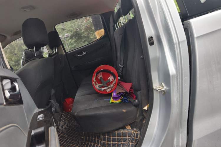 Used Isuzu D-MAX 2022 2.5T Four-Wheel Drive Automatic Diesel Ultra-Luxury Extended Version JE4D25Q6A Left Rear Seat