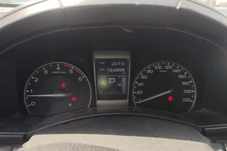 Used Isuzu D-MAX 2015 2.5T Two-Wheel Drive Automatic High-Performance Elite Version 4JK1 Odometer Close Up