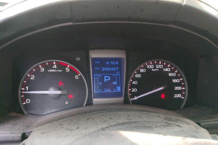 Used Isuzu D-MAX 2015 2.5T Four-Wheel Drive Automatic Ultra-Luxury Version 4JK1 Instrument Cluster