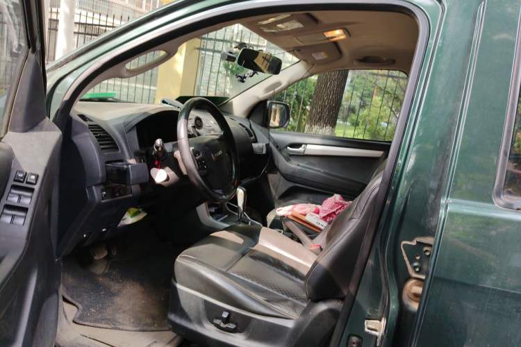 Used Isuzu D-MAX 2015 2.5T Four-Wheel Drive Automatic Ultra-Luxury Version 4JK1 Left Front Seat