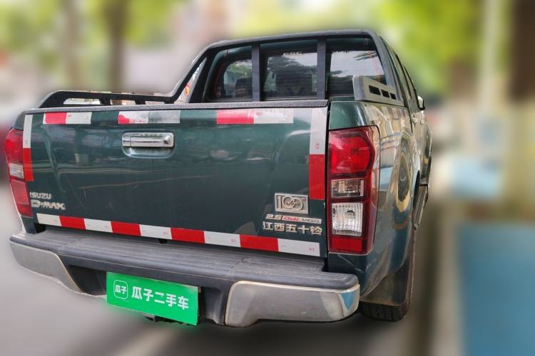 Used Isuzu D-MAX 2015 2.5T Four-Wheel Drive Automatic Ultra-Luxury Version 4JK1 Rear Right 45 Deg