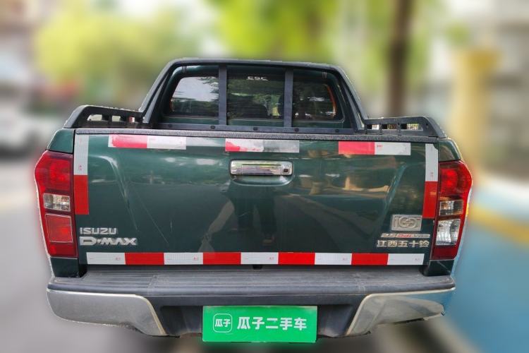 Used Isuzu D-MAX 2015 2.5T Four-Wheel Drive Automatic Ultra-Luxury Version 4JK1 Rear