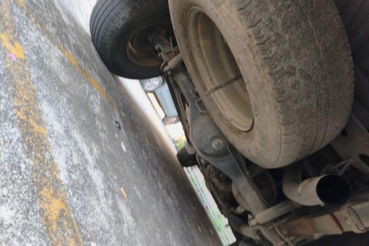 Used Isuzu D-MAX 2015 2.5T 4x4 Manual Base Version 4JK1 Chassis Rear