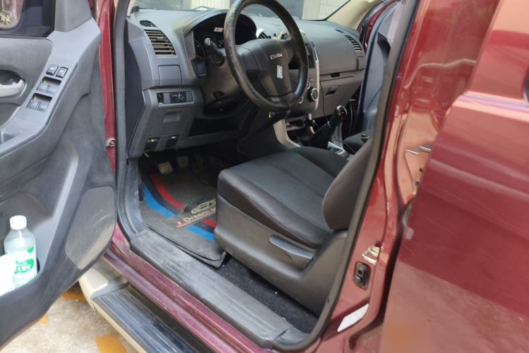 Used Isuzu D-MAX 2015 2.5T 4x4 Manual Base Version 4JK1 Driver Seat