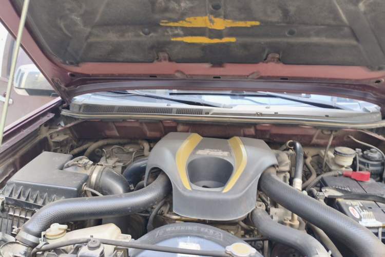 Used Isuzu D-MAX 2015 2.5T 4x4 Manual Base Version 4JK1 Engine Bay Right