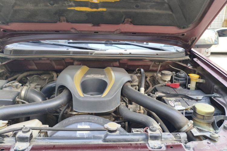 Used Isuzu D-MAX 2015 2.5T 4x4 Manual Base Version 4JK1 Engine Bay