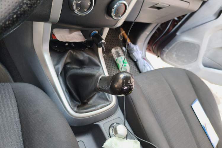 Used Isuzu D-MAX 2015 2.5T 4x4 Manual Base Version 4JK1 Gear Lever