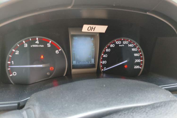 Used Isuzu D-MAX 2015 2.5T 4x4 Manual Base Version 4JK1 Odometer Close Up