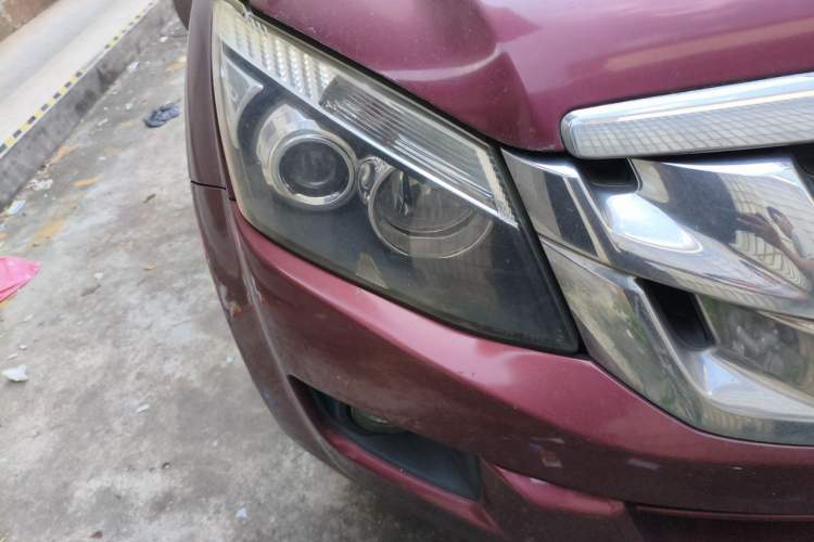Used Isuzu D-MAX 2015 2.5T 4x4 Manual Base Version 4JK1 Right Front Headlight