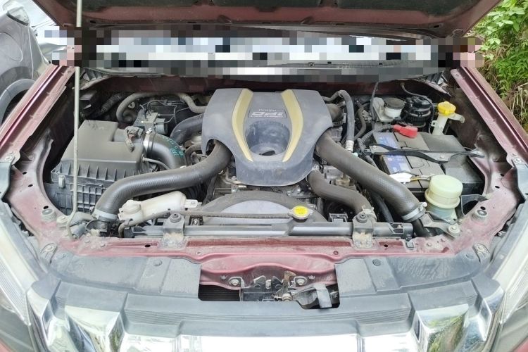 Used Isuzu D-MAX 2015 2.5T 4x4 Manual Base Version 4JK1 Engine Bay