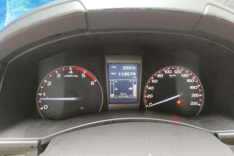 Used Isuzu D-MAX 2015 2.5T 4x4 Manual Base Version 4JK1 Odometer Close Up