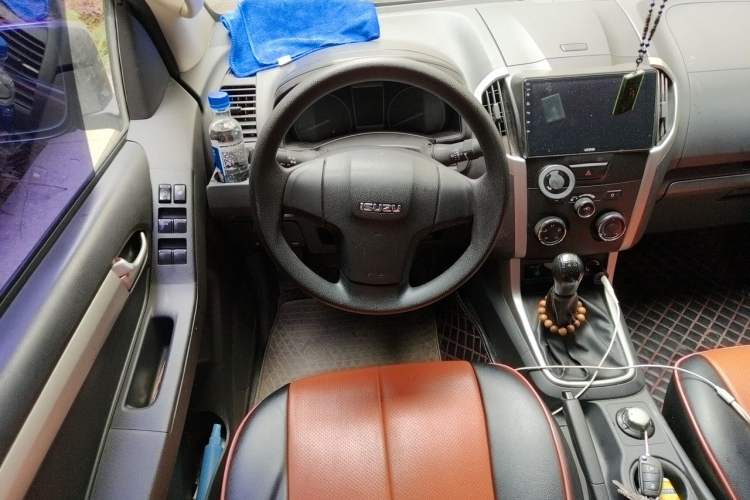 Used Isuzu D-MAX 2015 2.5T 4x4 Manual Base Version 4JK1 Steering Wheel