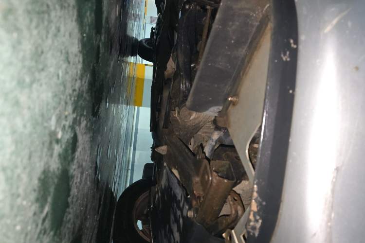 Used Isuzu D-MAX 2015 2.5T Two-Wheel Drive Manual Base Version 4JK1 Chassis Front