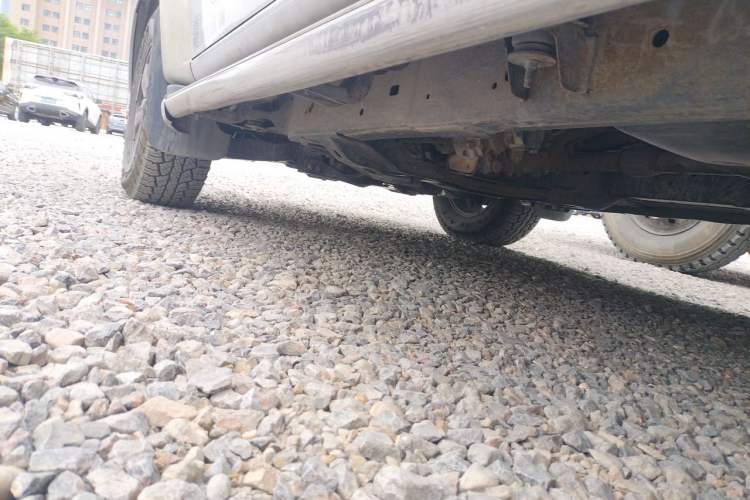 Used Isuzu D-MAX 2015 2.5T 4x4 Manual Base Version 4JK1 Chassis Front Left